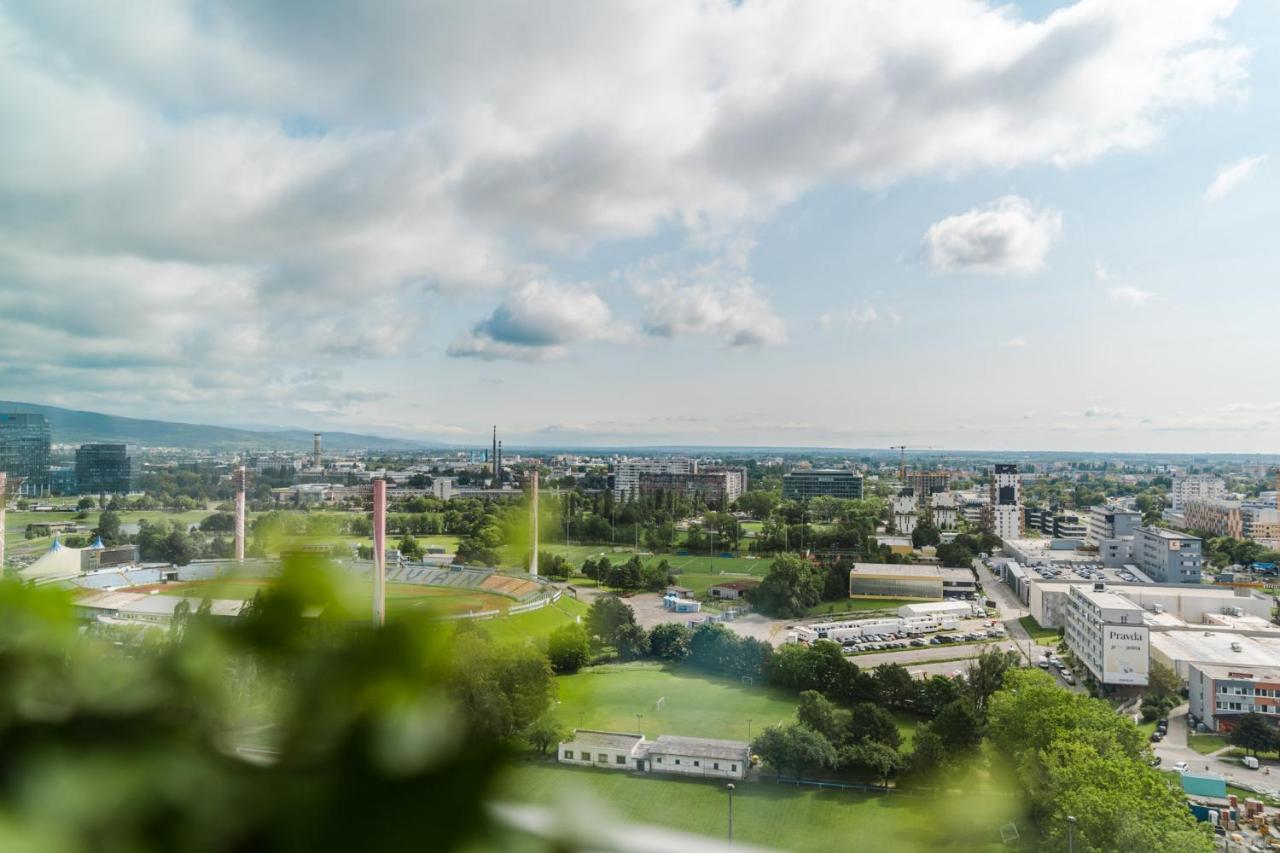 Comfy Condo On The 20Th Floor & Free Parking Bratislava Exterior foto